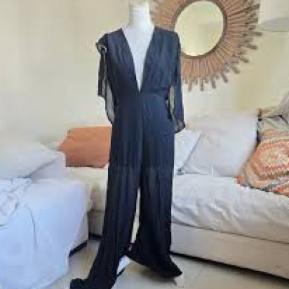 Reformation Deep Plunge Neck Sleeveless Cape Black Jumpsuit Size Medium - Picture 3 of 10
